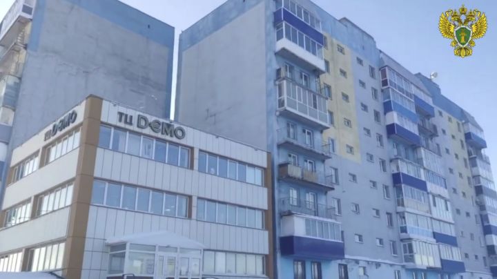 Жительница Кузбасса замерзала в своей квартире из-за бездействия УК после повреждения фасада