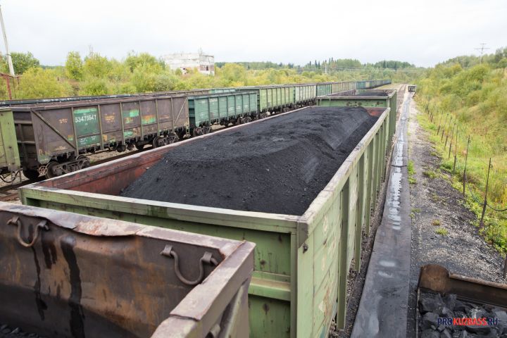 Старые вагоны для угля в Кузбассе заменят на инновационные