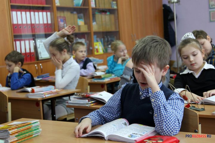 В одной из школ Кузбасса учеников не пускают в туалет   