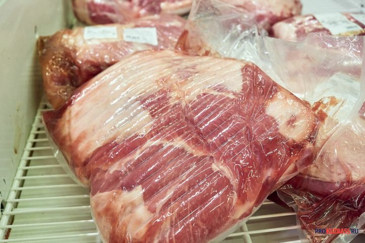 В Кемерове мужчина избил бывшую жену куском мяса