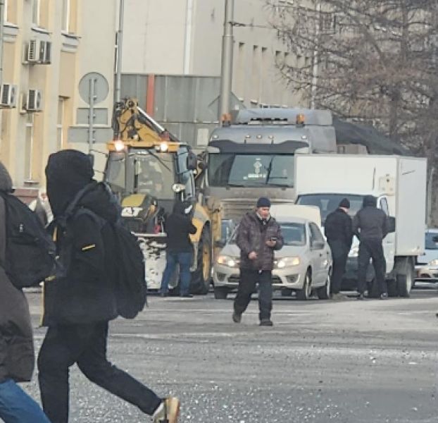 Водители устроили ДТП на перекрестке в Кемерове вскоре после изменения там схемы движения