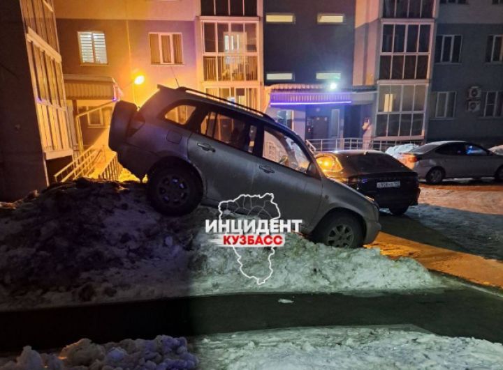 «Царь горы» объявился в одном из кемеровских дворов