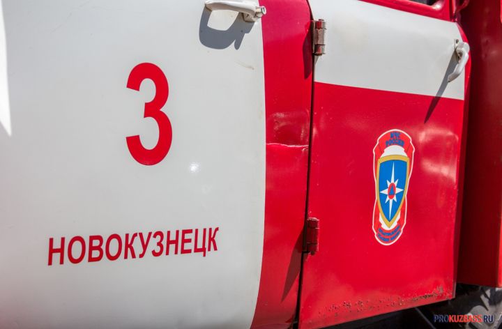 В Новокузнецке загорелся многоквартирный дом 