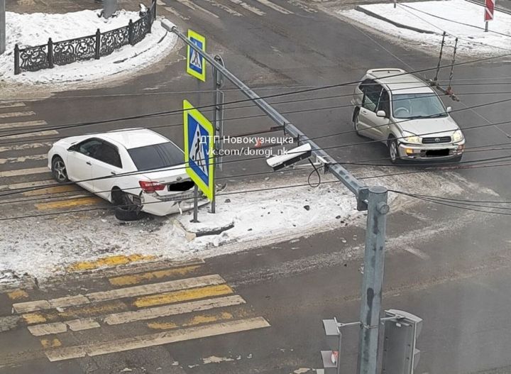 Авария с легковушками произошла в центре Новокузнецка