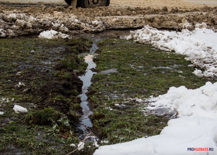 В Кемерове с ноября 2024 года не могут устранить прорыв