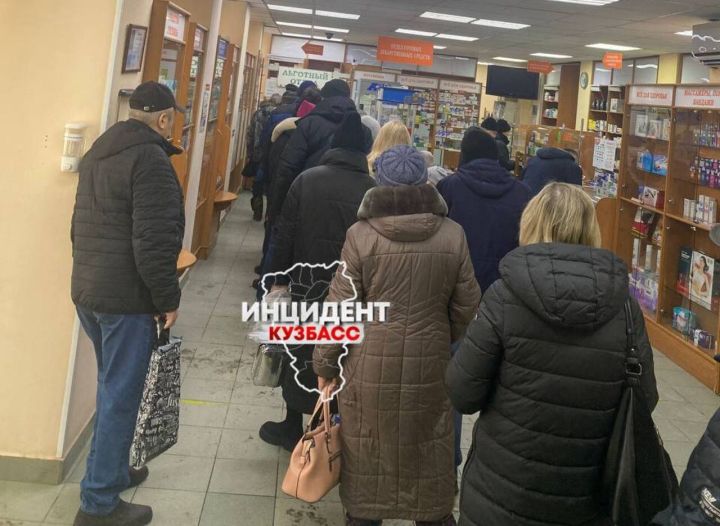Кемеровчане продолжают сталкиваться с длинными очередями за льготными лекарствами