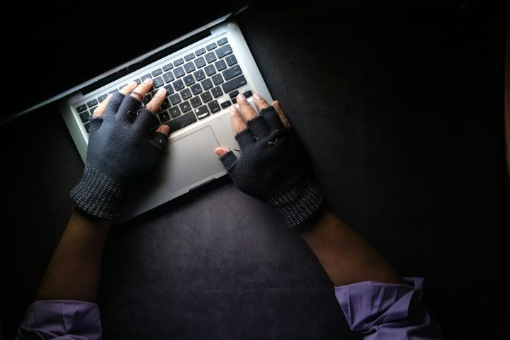 Мошенники начали отправлять сообщения от имени губернатора Кузбасса Ильи Середюка