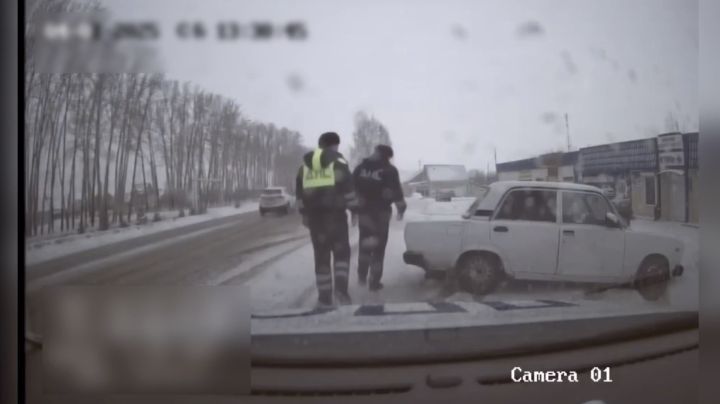 Правоохранители поймали на улицах кузбасского города подростка за рулем легковушки