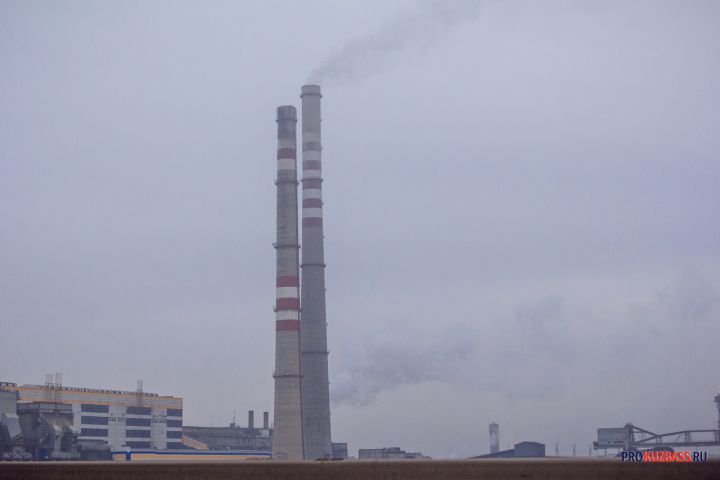 Власти назвали возможный источник зловонного смога в Кемерове