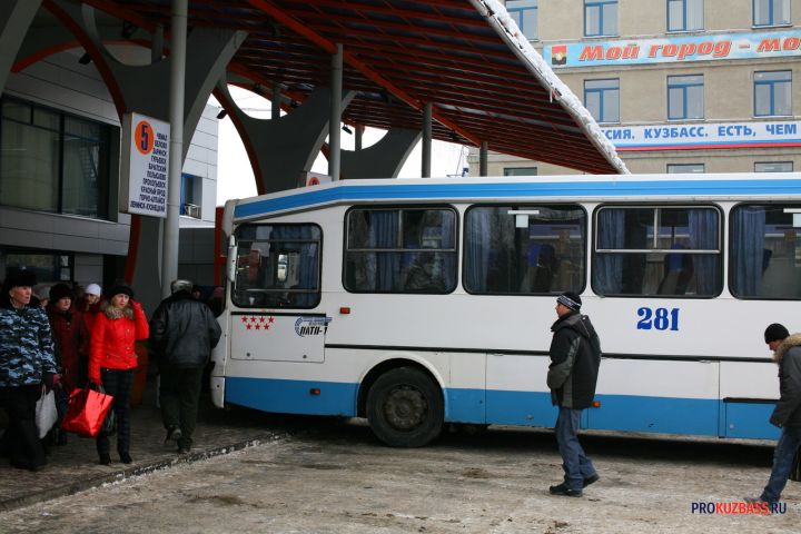 Новокузнецкие подростки разрисовали автобус – полиция привлечет к ответственности родителей