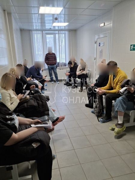 Красная зона новокузнецкой поликлиники переполнена больными ОРВИ