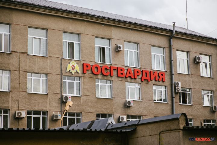 В Новокузнецке пьяный мужчина вступил в конфликт с охранницей