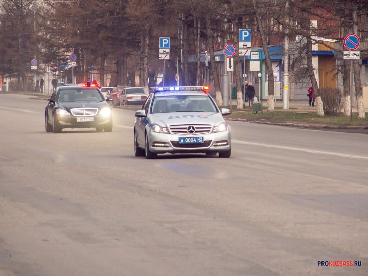 Соцсети: в Кемерове на пешеходном переходе сбили человека