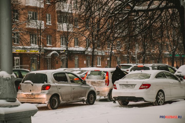 Сильные пробки охватили Кемерово утром в пятницу