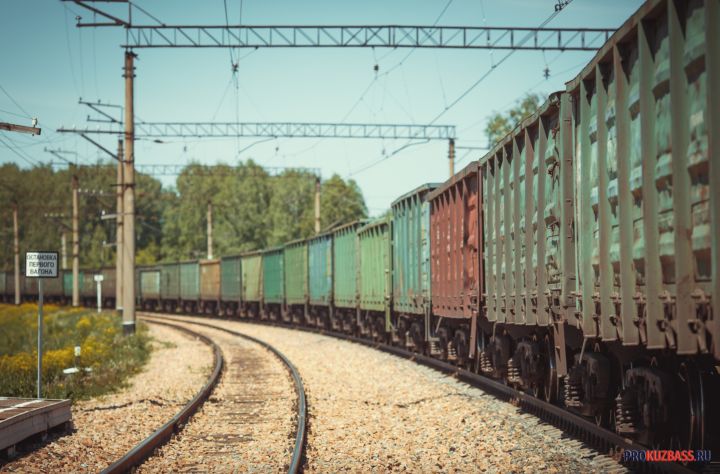 В Кузбассе поезд сбил женщину