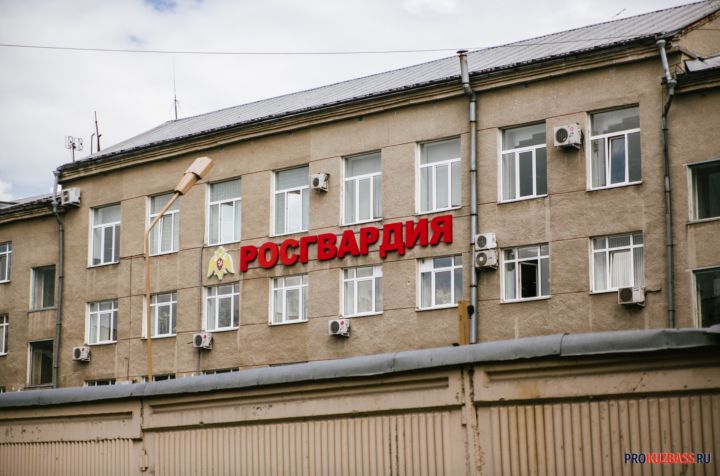 В Прокопьевске пьяный мужчина устроил конфликт с бригадой скорой помощи
