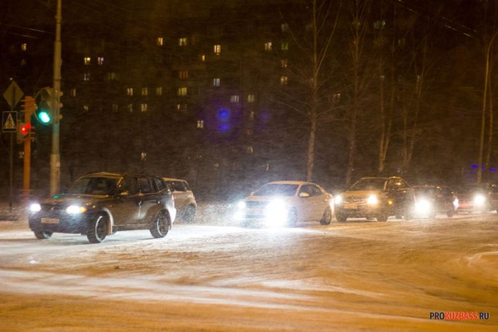 Восьмибалльные пробки сковали дороги Кемерова в пятницу