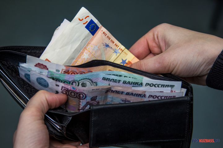 В Кузбассе управляющая компания задолжала сотрудникам почти 2 миллиона рублей