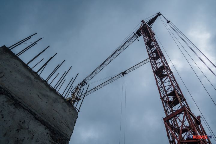 Свыше 1 000 мигрантов строят культурный кластер в Кемерове