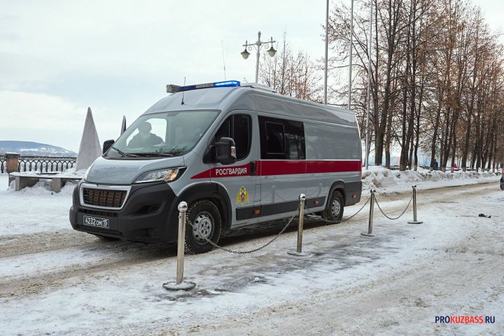 Росгвардейцы Кузбасса спасли уснувшего в машине мужчину
