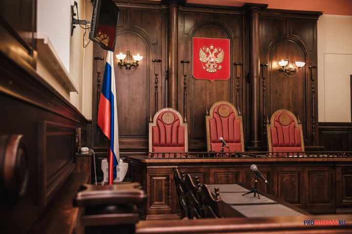 В Кузбассе будут судить женщину, которая подожгла военкомат