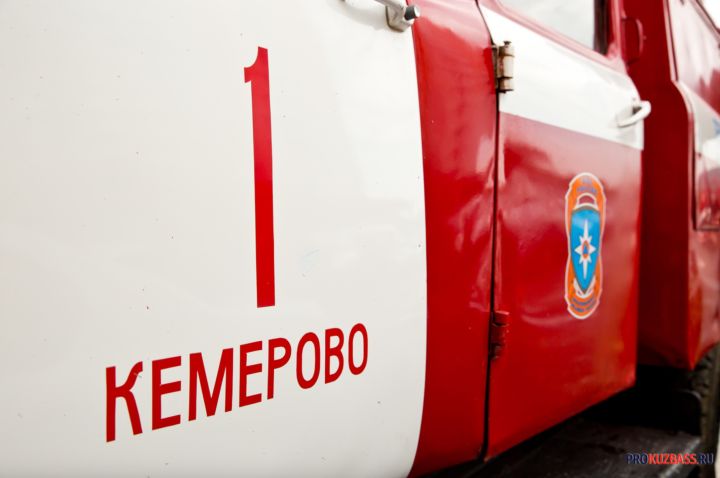 Отечественный автомобиль загорелся в Кемерове