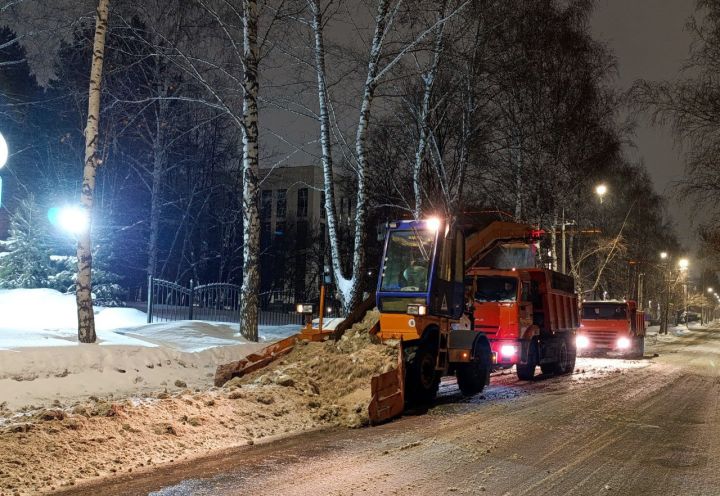 За выходные в Кемерове убрали около 20 тысяч кубометров снега