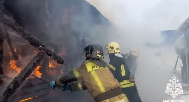 Забытая зола спровоцировала серьезный пожар в Кемерове