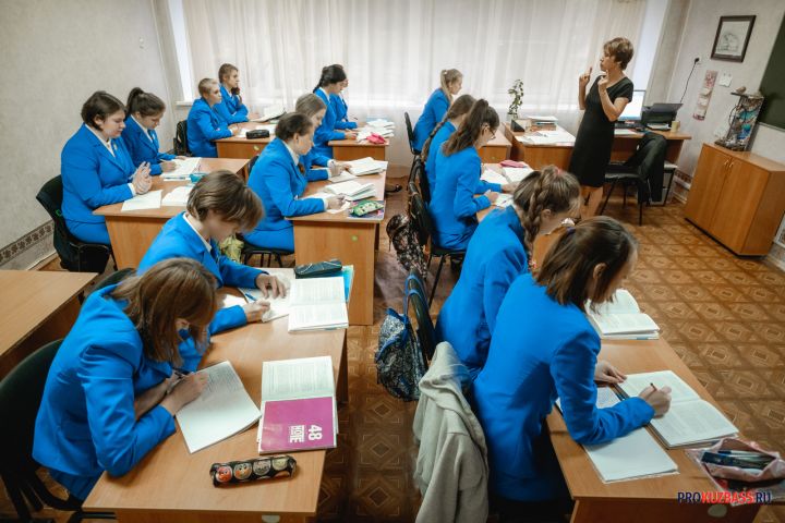 77 учителей Кузбасса получили по миллиону рублей в 2024 году