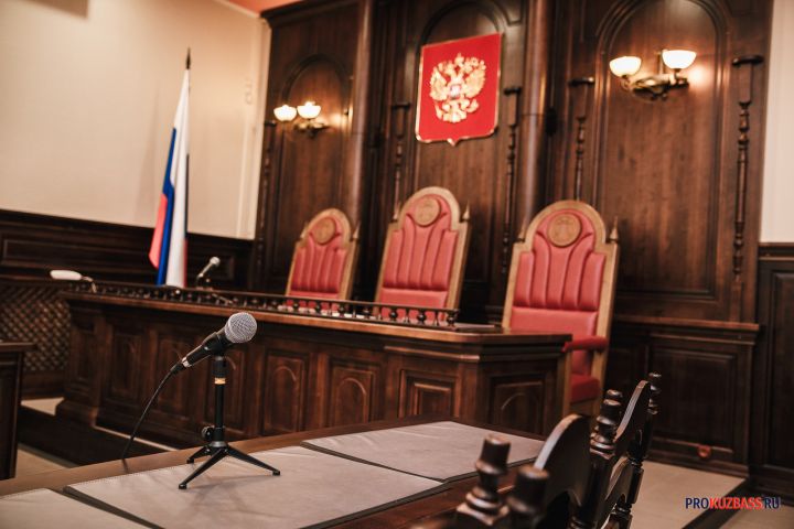 Инспектора МЧС за смертельный пожар в кузбасском приюте отправили в колонию-поселение