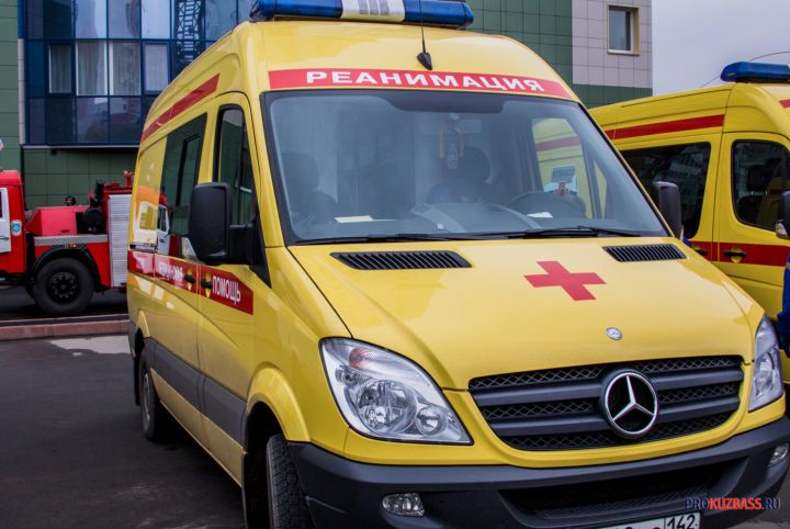 Соцсети: в Кемерове нашли женщину, лежавшую в снегу, и двух мужчин в крови