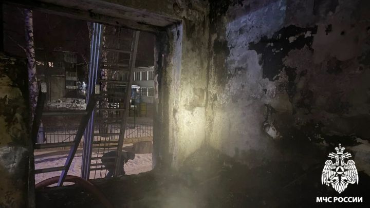 Пожар охватил квартиру пятиэтажки в Кемерове: эвакуировали 28 человек