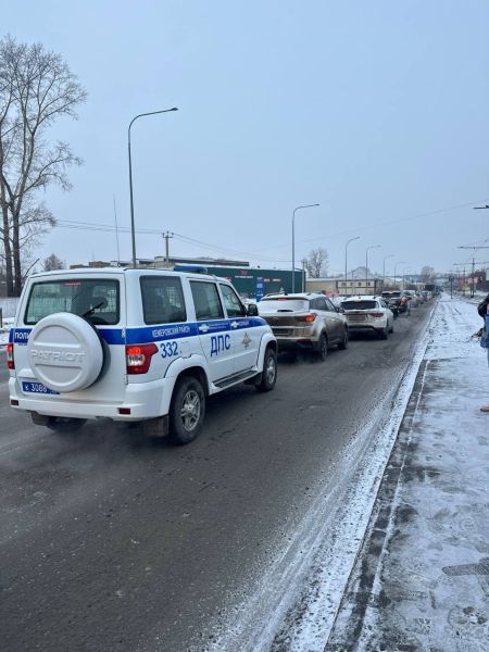 Пробки парализовали движение в Кемерове в утренний час пик