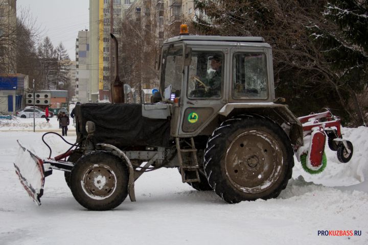 С парков и скверов Центрального района Новокузнецка за месяц вывезено 1100 кубометров снега