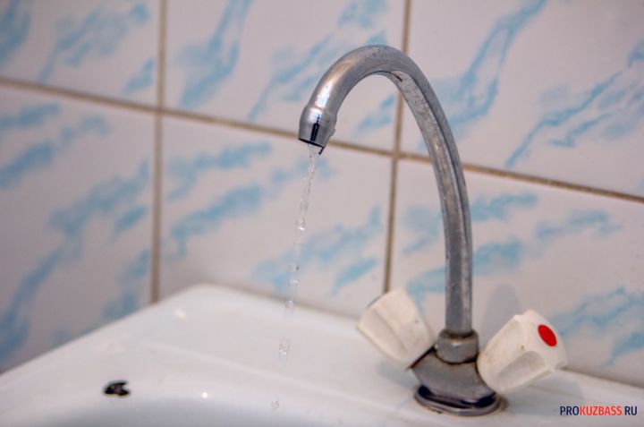 В Кемерово из-за замены труб горожане остались без воды