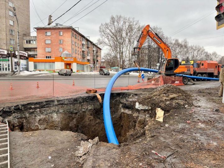 Новокузнецкие власти показали процесс капремонта водопровода в Центральном районе