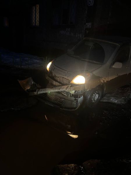 Новокузнецкие водители теряют бамперы в нечищеных дворах