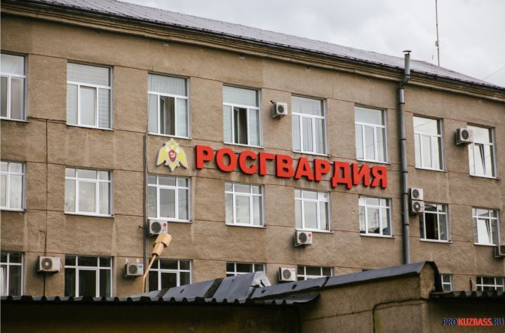 В Прокопьевске мужчины подрались в трамвае