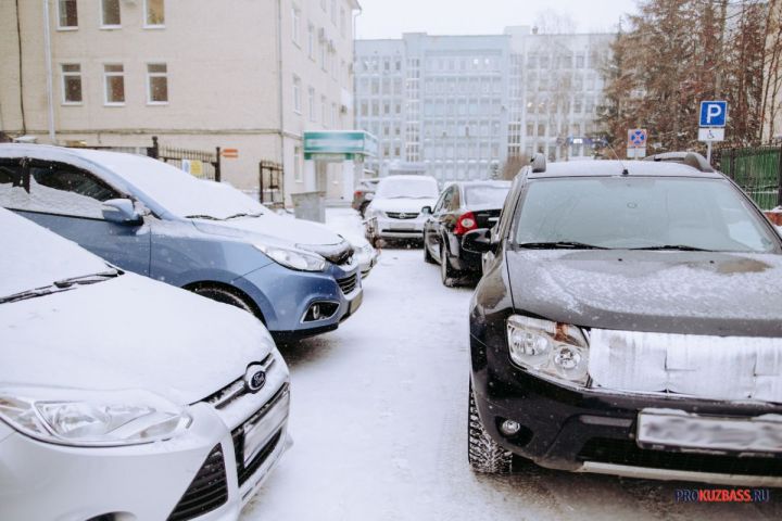 Кемерово «встало» в восьмибалльных пробках на фоне снегопада