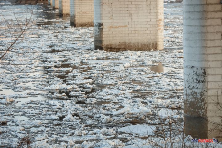 В Кузбассе на реке взорвали лёд