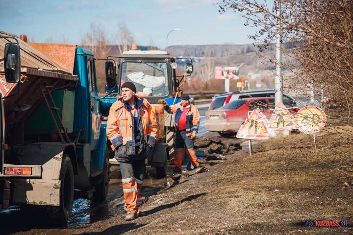 Мэр Новокузнецка рассказал, на какие улицах в первую очередь будут заделывать ямы