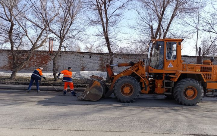 Дорожные службы приводят в порядок улицы Кемерова