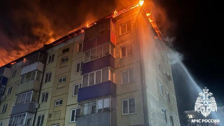 СК возбудил дело после крупного пожара в жилом доме в Междуреченске
