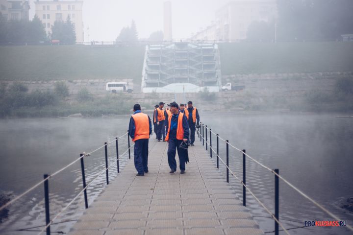 В Кузбассе из-за подъёма воды закрыли движение на мосту