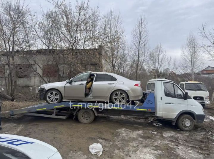 Водитель-«бесправник» устроил погоню с полицией в Кемерове