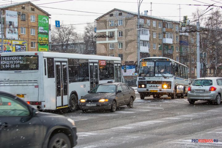 Водитель автобуса в Новокузнецке спас пассажиров от столкновения