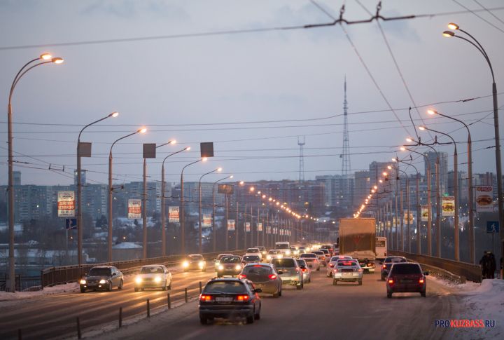 Протяженные пробки сковали дороги Кемерова во вторник