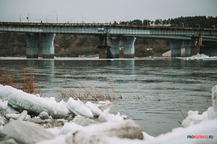 В Кемерове за сутки вырос уровень воды в Томи