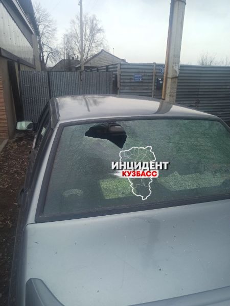 Неизвестная разнесла чужой автомобиль в Кемерове