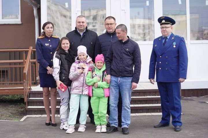Жителям Новокузнецка вручили ключи от новых квартир